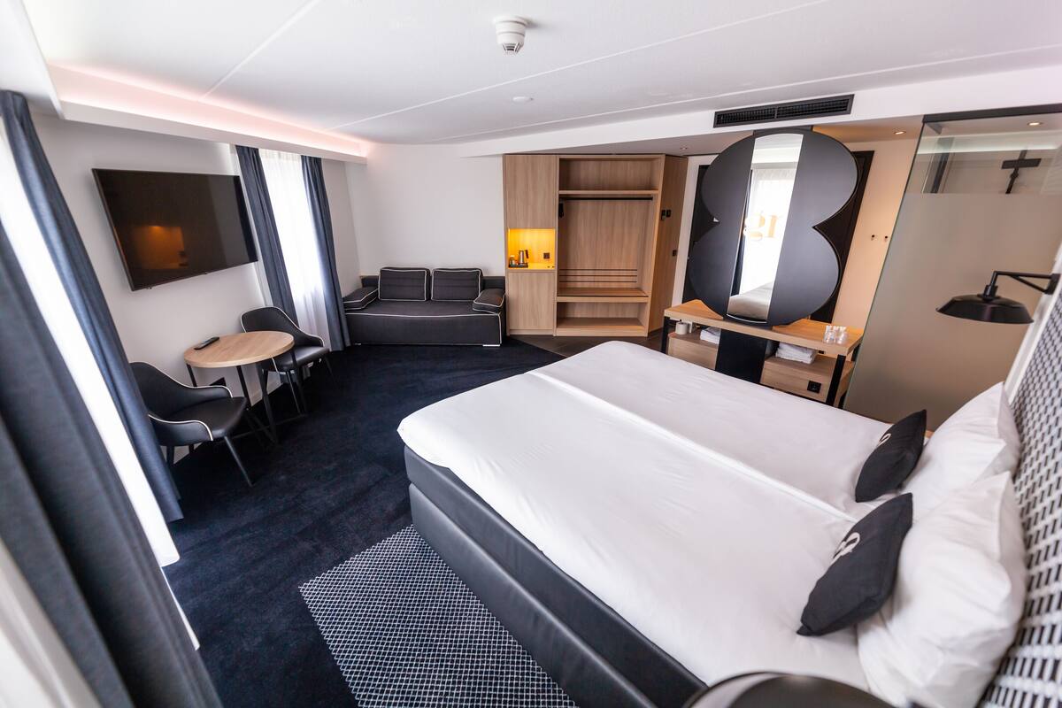 deluxe suite | 1 bedroom, in-room safe, soundproofing, free wifi