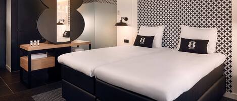 In-room safe, soundproofing, free WiFi, bed sheets