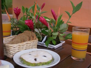 Free daily continental breakfast