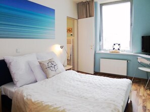 Decoración personalizada, cortinas blackout y sistema de insonorización 