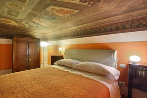 Apartment, 1 Queen Bed (Tosca) | Iron/ironing board, free WiFi, bed sheets - Appartamento Puccini (Florence)