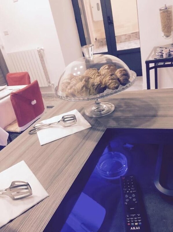 Cubrecamas, colchones con efecto memoria y minibar