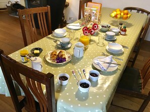 Tägliches inbegriffenes großes Frühstück