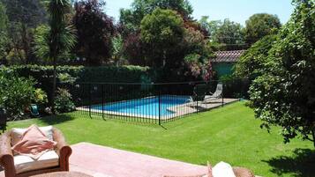 Hồ bơi ngoài trời