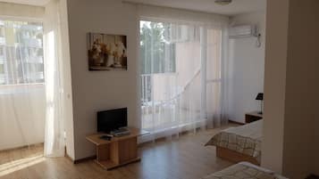 Suite junior, balcón | Camas supletorias y ropa de cama