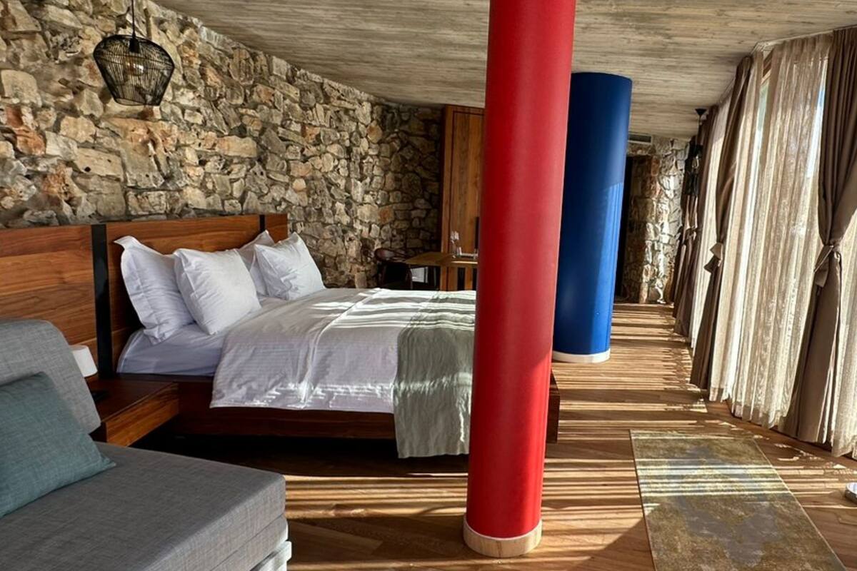 Suite, vistas al mar | Sábanas de algodón egipcio y ropa de cama de alta calidad