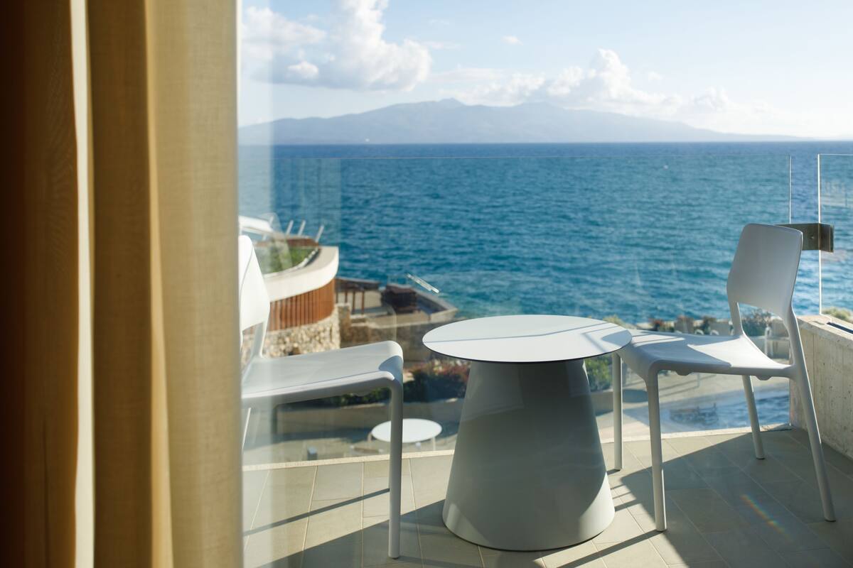 Habitación doble, vistas parciales al mar | Vistas desde la habitación