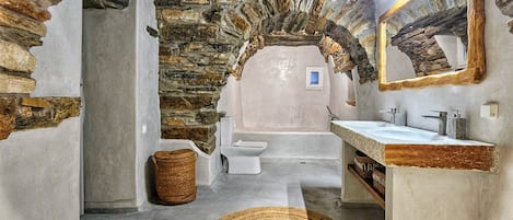 Douche, articles de toilette (gratuits), séchoir à cheveux