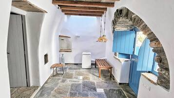 Family House | 2 bedrooms, individually decorated, individually furnished, desk