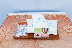 Standard Room | Bathroom amenities | Shower, hydromassage showerhead, free toiletries, hair dryer