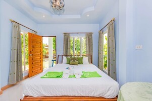 Standard Room | Desk, blackout drapes, soundproofing, free WiFi