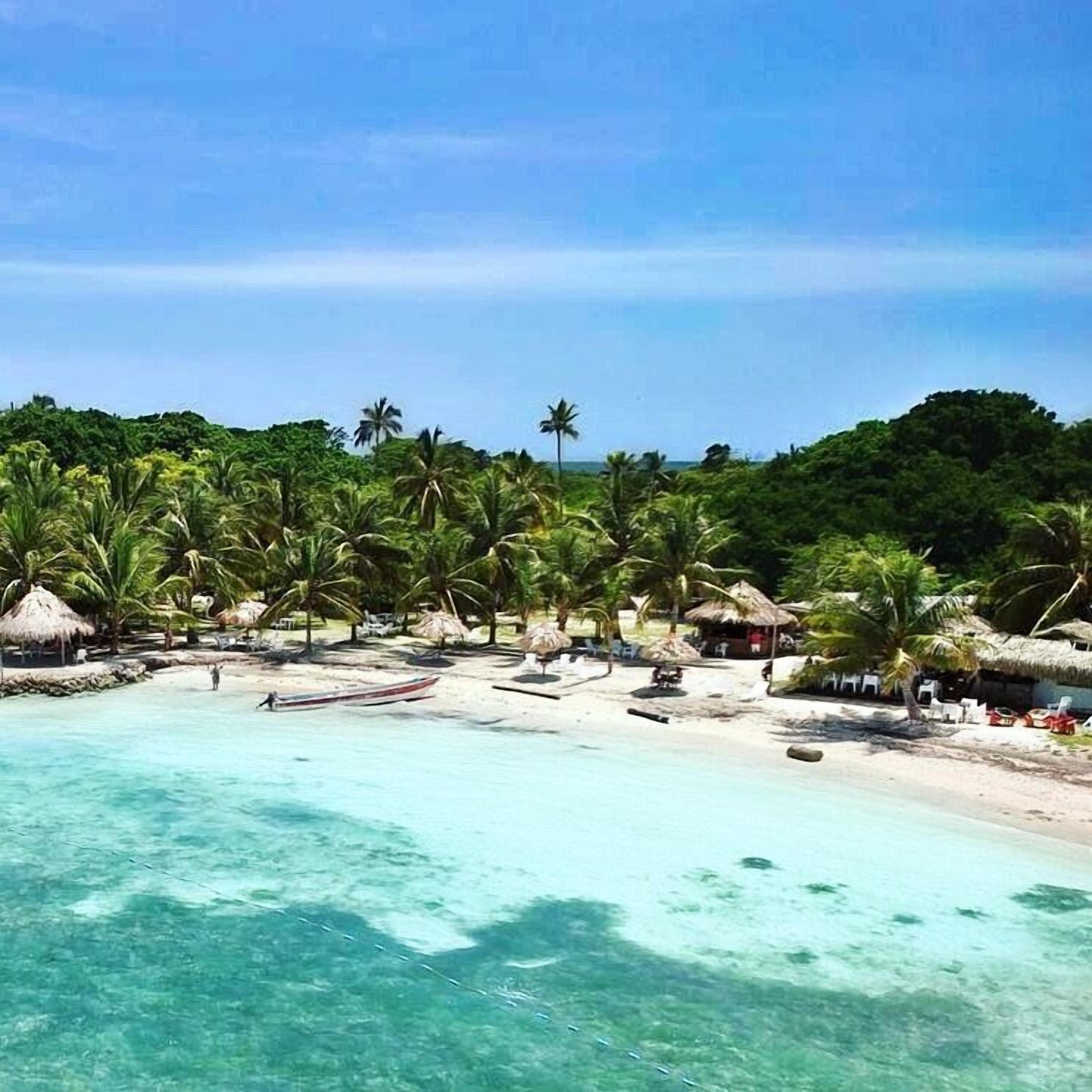 Plage privée, sable blanc, cabines gratuites, chaises longues