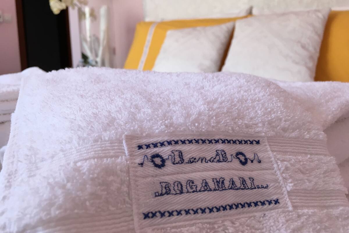 Premium bedding, in-room safe, individually decorated