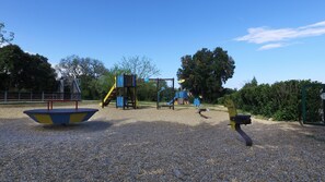 Children’s play area – outdoor - VVF Méjannes Gard, Méjannes le Clap (Mejannes-le-Clap)