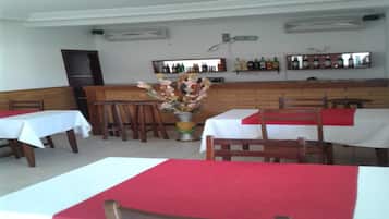 Breakfast, lunch, dinner served; African cuisine