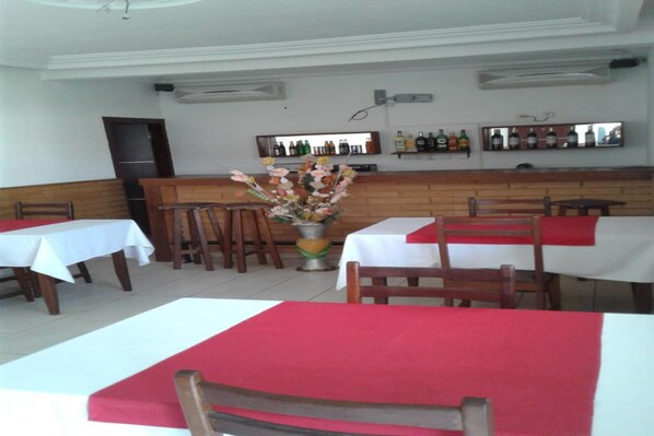 Se sirven desayunos, almuerzos, cenas y cocina africana