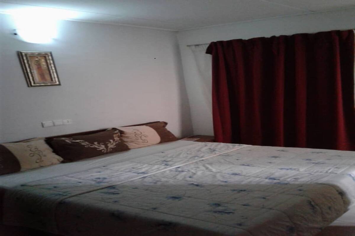 Kamar Single, 1 Tempat Tidur Queen, Bebas Asap Rokok | Minibar, meja kerja, tirai kedap cahaya, dan Wi-Fi gratis