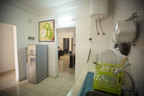 Superior Apartment, 2 Queen Beds, Non Smoking | Private kitchen