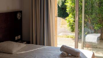 Decoración personalizada, muebles diferentes y ropa de cama