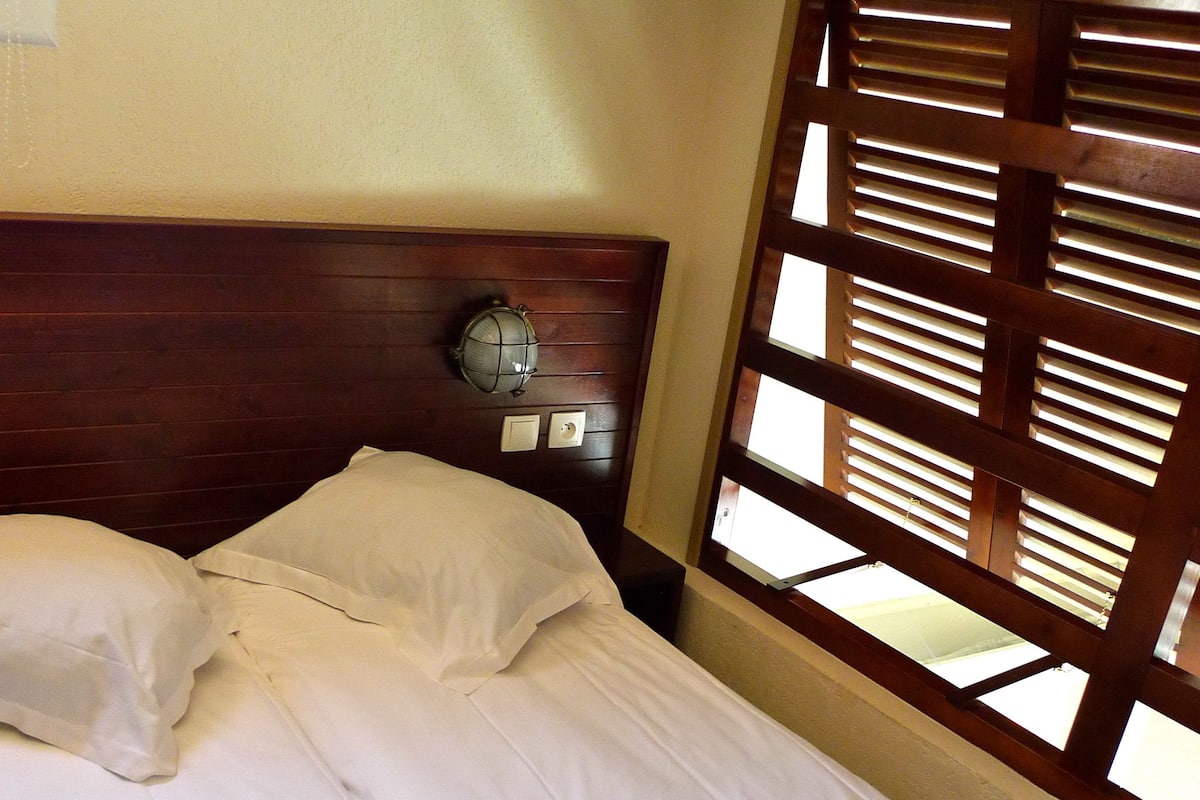 Individually decorated, individually furnished, bed sheets