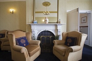 Fireplace - ST. KILDA HOTEL (Llandudno)