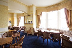 Bar (on property) - ST. KILDA HOTEL (Llandudno)