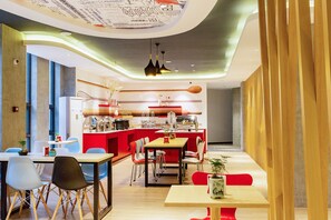 每日付費供應早餐