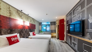 A hotel room with two beds, a TV, a red accent wall, and a window with a view. - Ibis Chongqing Jiefangbei Pedestrian Street Hotel (Chongqing)