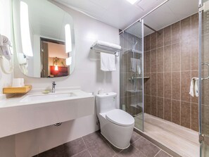 In-room safe, free WiFi, bed sheets - Ibis Chongqing Jiefangbei Pedestrian Street Hotel (Chongqing)