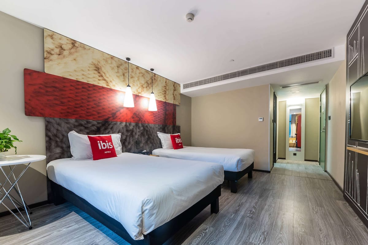 In-room safe, free WiFi, bed sheets