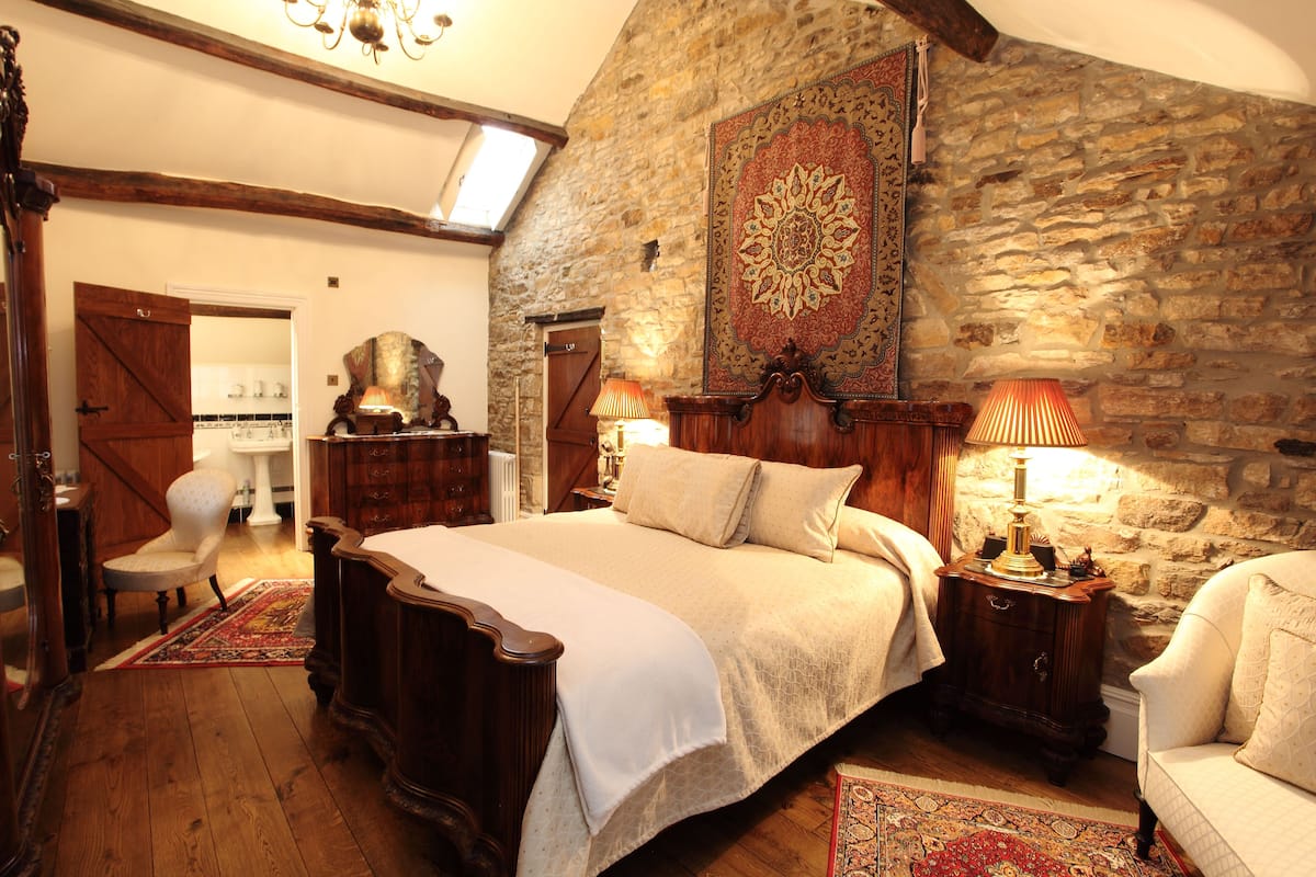 The Lune (Super King-size Ensuite) | 1 bedroom, individually decorated, individually furnished, desk