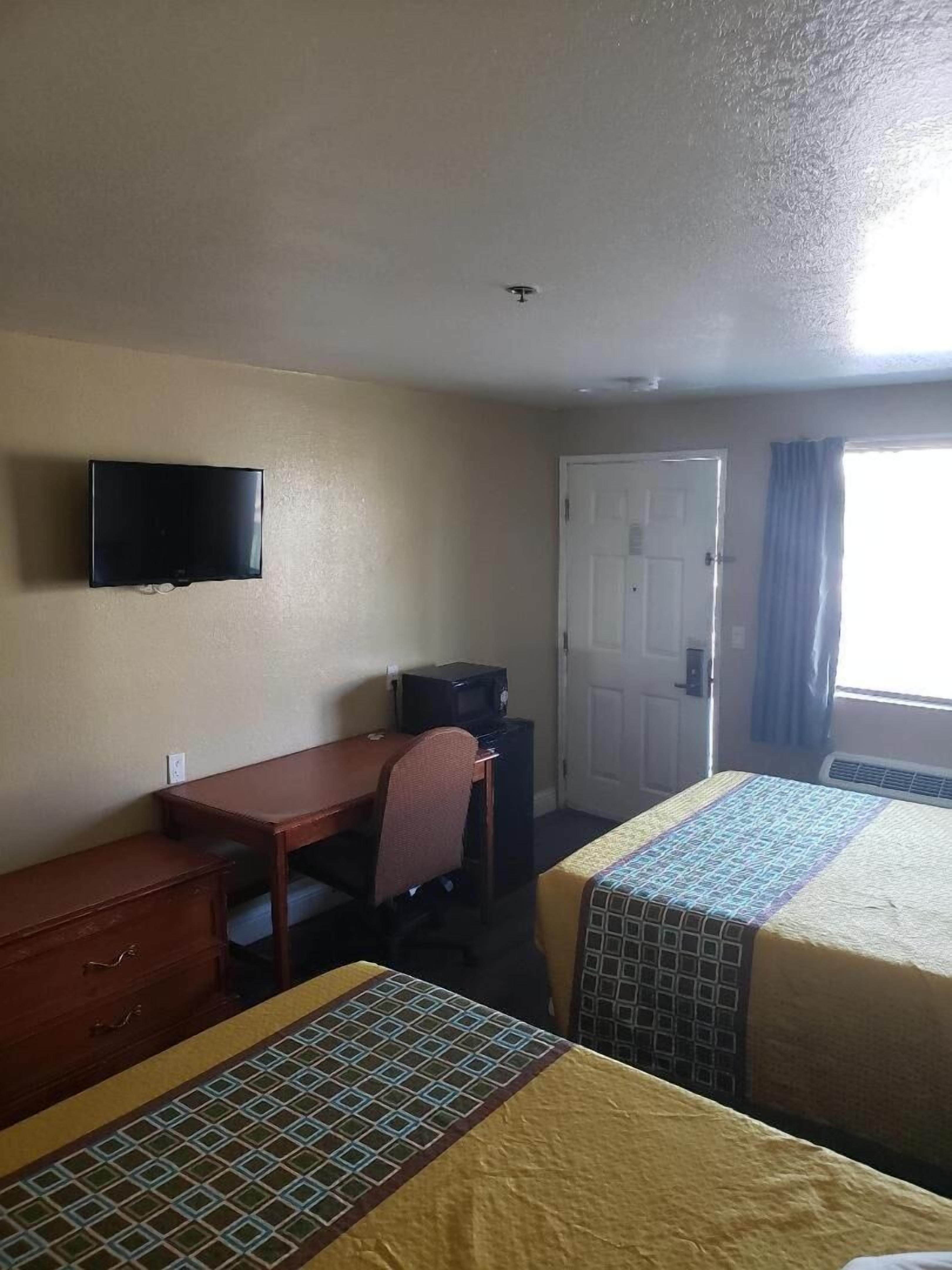 Photo - University Inn Fresno