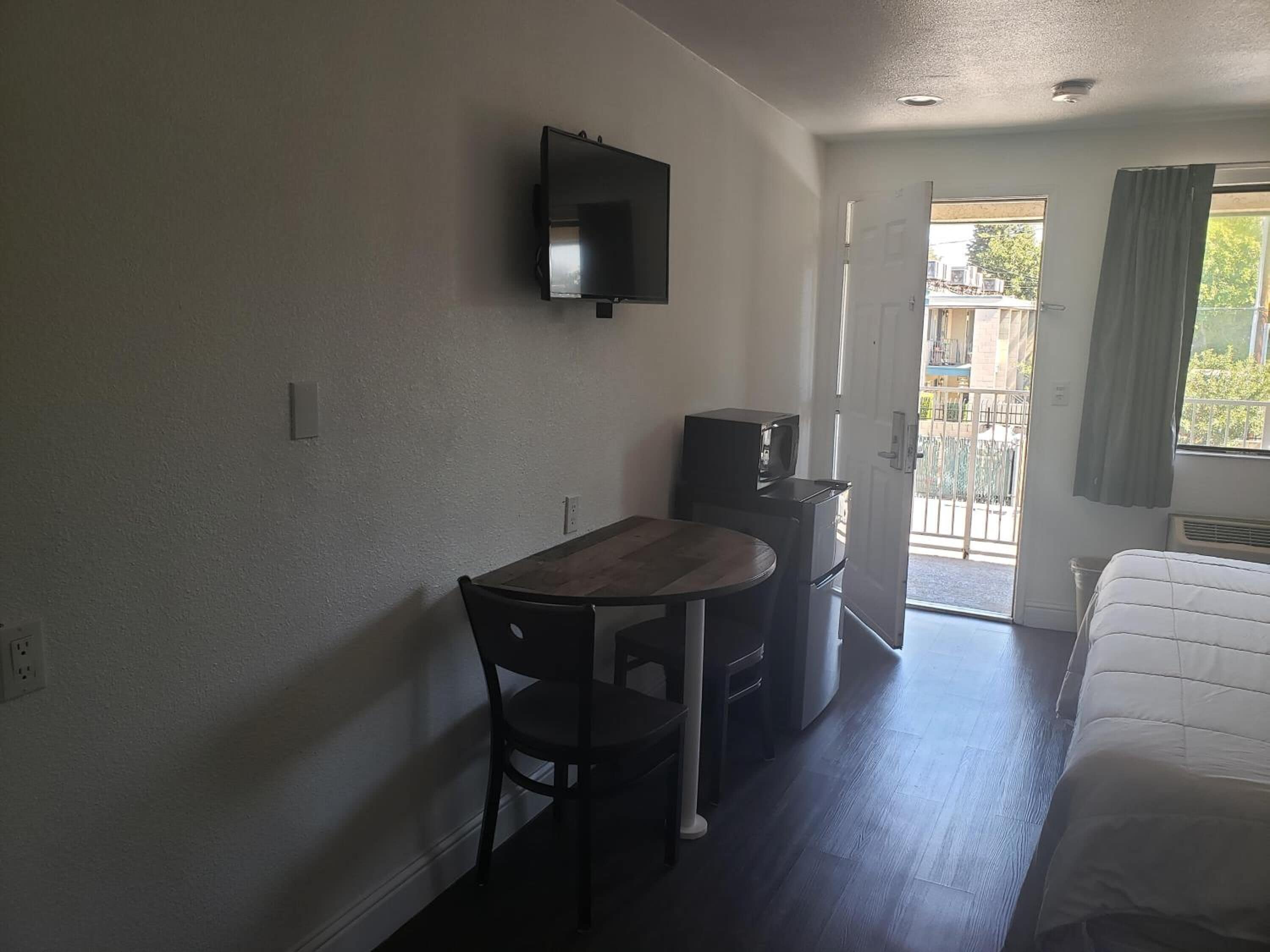 Photo - University Inn Fresno