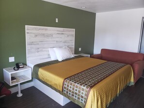 Desk, free WiFi, bed sheets, wheelchair access - University Inn (Fresno)