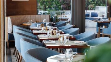 2 restaurants; breakfast, lunch, dinner, and brunch served