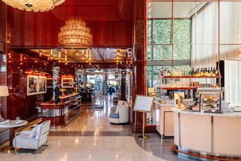 Hotel entrance and lobby at Mr. C Miami – Coconut Grove