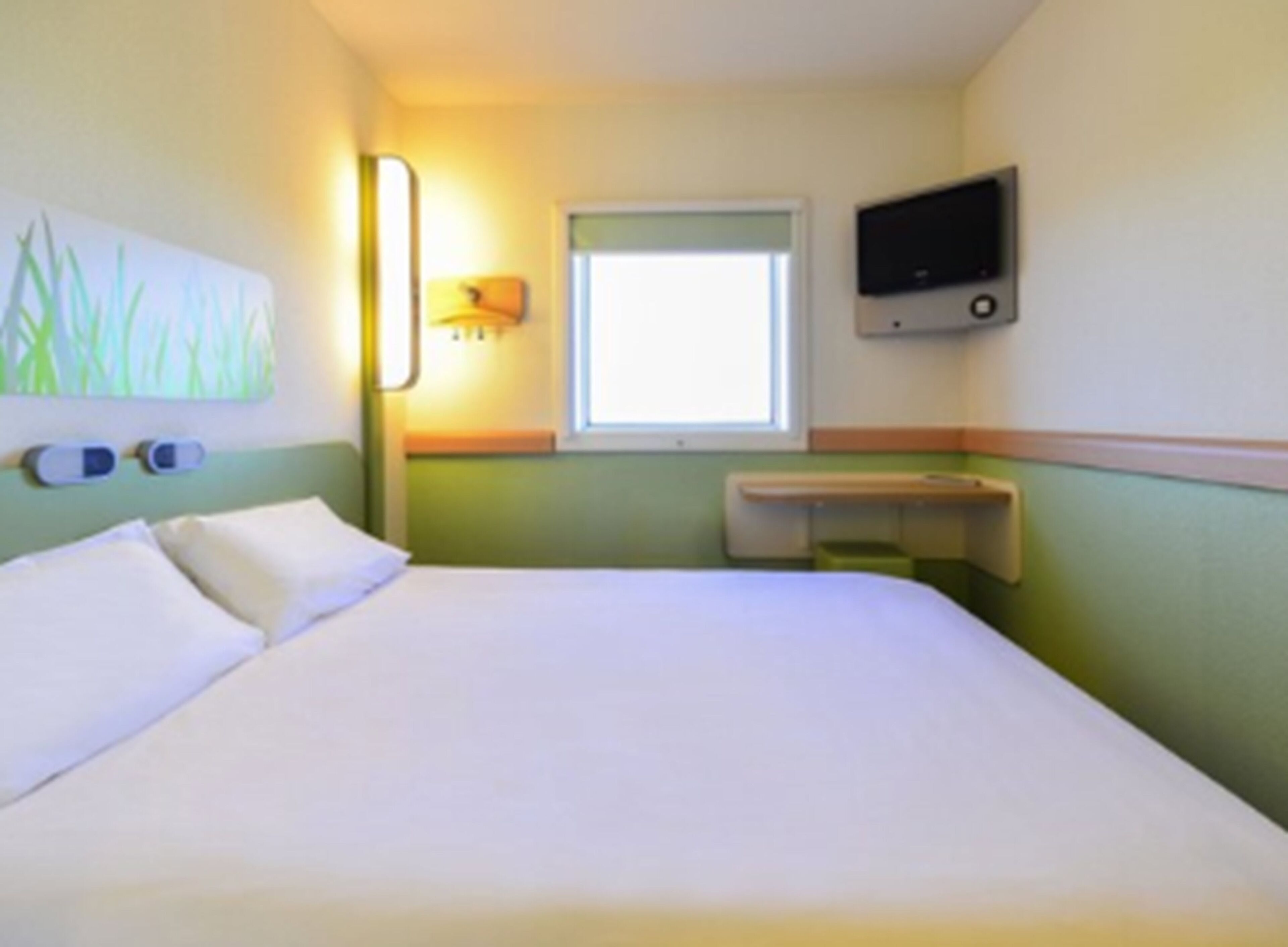 standard apartment, 1 double bed | minibar, in-room safe, desk, free wifi