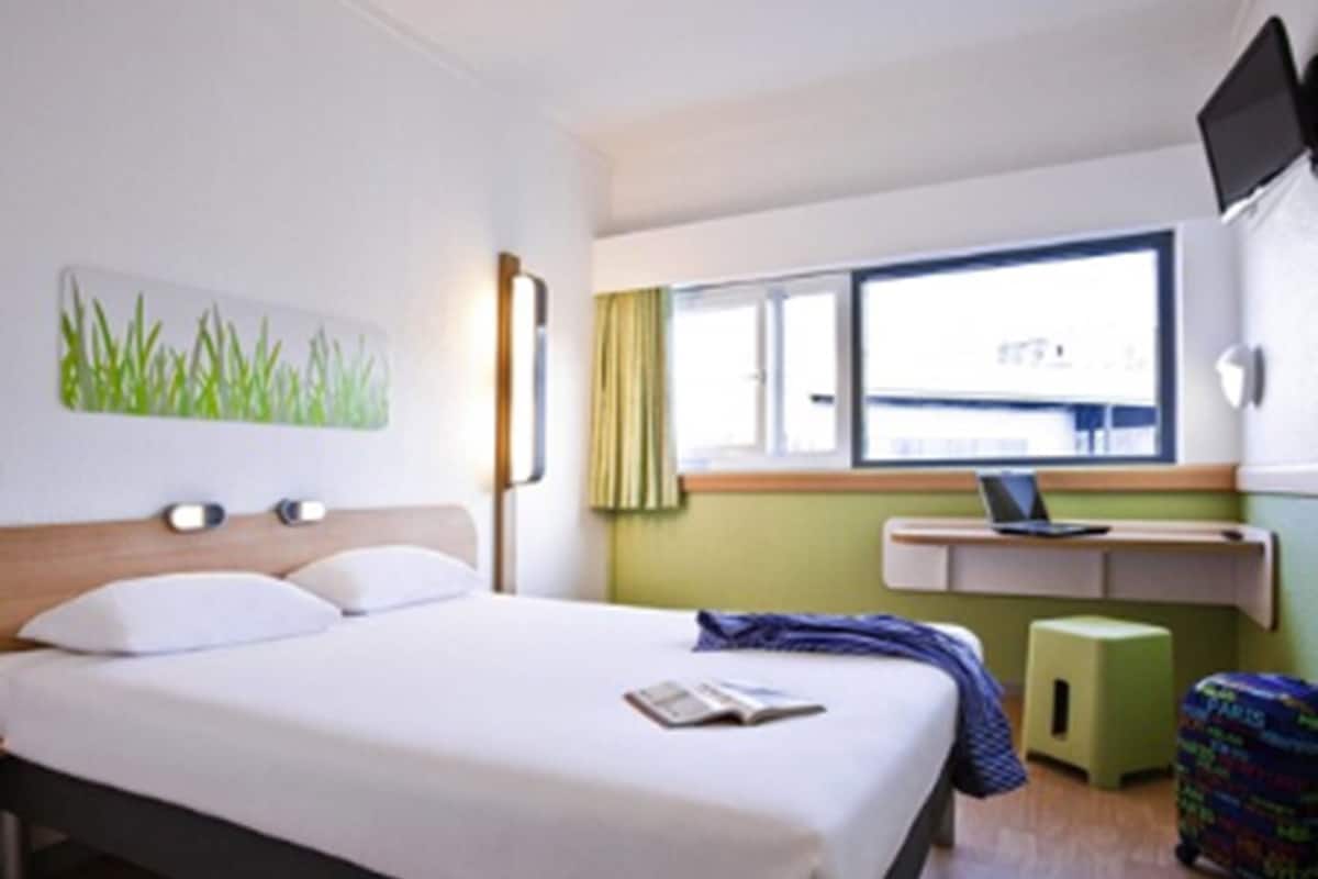 Standard Apartment, 1 Double Bed | Minibar, in-room safe, desk, free WiFi