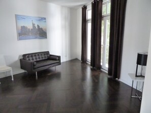 Premium Apartment | Living area - homefortimes Frankfurt-Downtown (Frankfurt)
