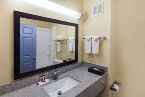 Ensemble douche/baignoire, articles de toilette gratuits, sèche-cheveux