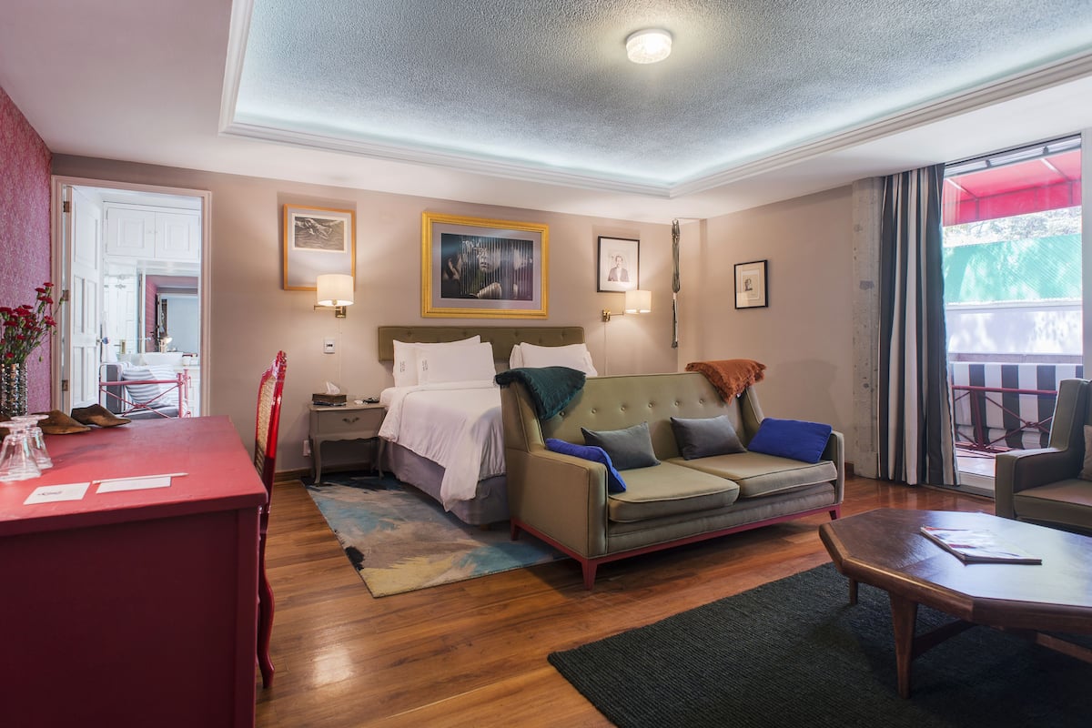 Luxury Suite, 1 King Bed, Smoking | 1 bedroom, in-room safe, desk, laptop workspace