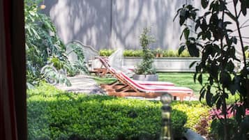 Traditional Suite, 1 King Bed, Non Smoking | Garden view