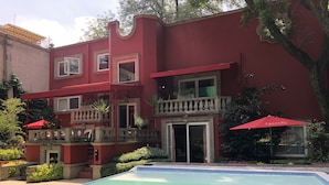 Outdoor pool - Pug Seal Coyoacan (Mexico City)