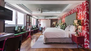 Deluxe Suite, 1 King Bed | 1 bedroom, in-room safe, desk, laptop workspace - Pug Seal Coyoacan (Mexico City)
