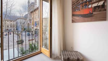 Junior Suite, City View | Select Comfort beds, minibar, in-room safe, desk