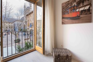 Suite junior, vistas a la ciudad | Colchones Select Comfort, minibar, caja fuerte y escritorio