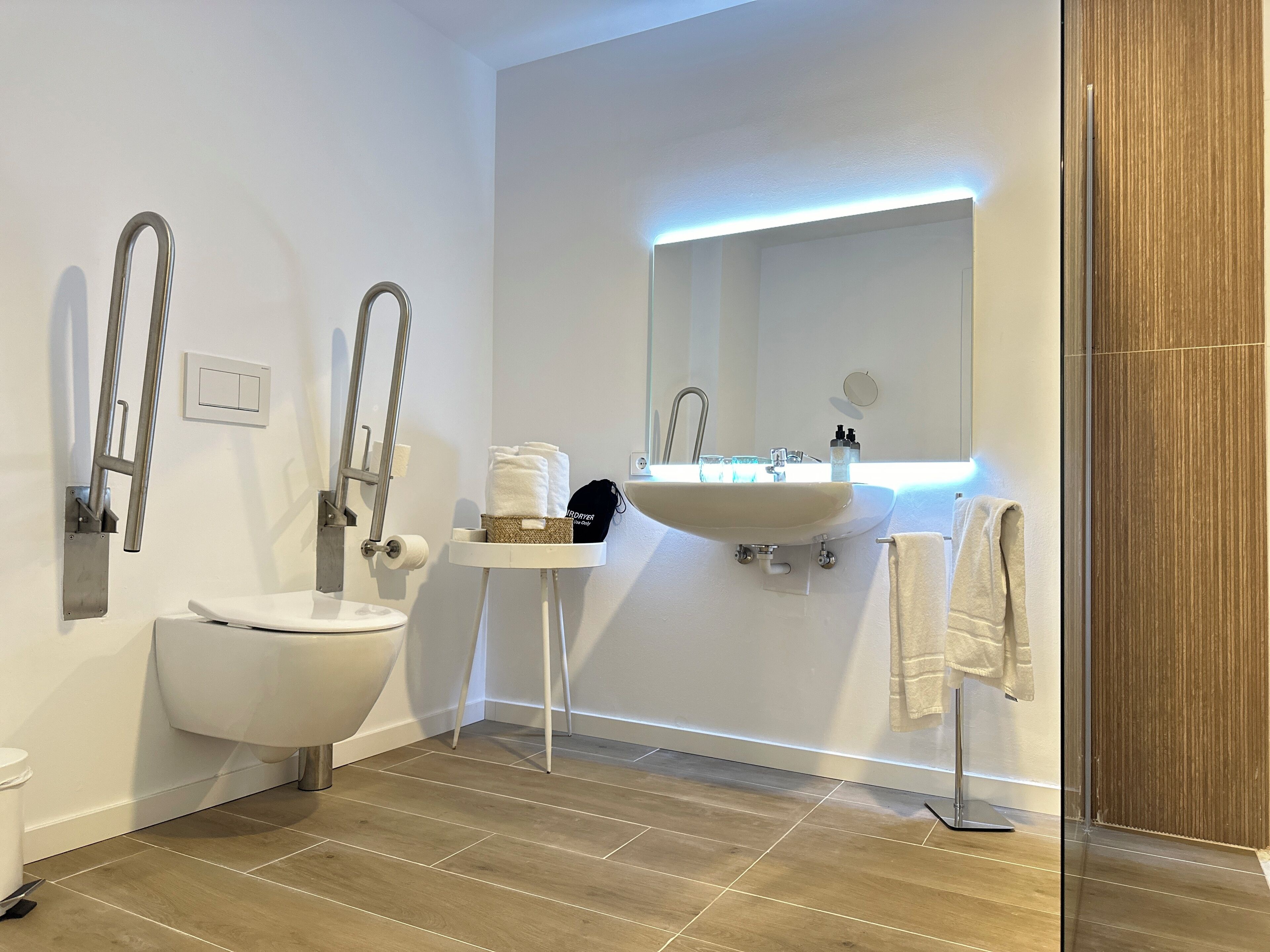 standard double room, accessible | bathroom | shower, free toiletries, hair dryer, towels