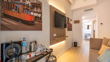 Suite junior, vistas a la ciudad | Edredones de plumas, colchones viscoelásticos, minibar y caja fuerte