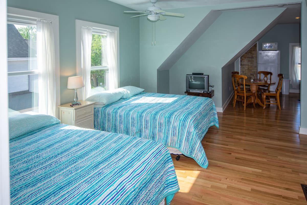 Basic Apartment, 2 Queen Beds, Non Smoking | Iron/ironing board, free WiFi, bed sheets