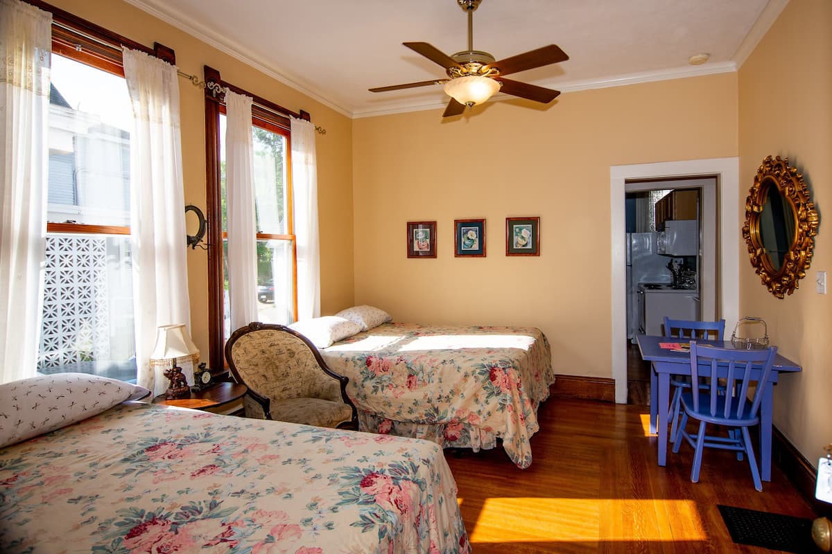 Basic Apartment, 2 Queen Beds, Non Smoking | Iron/ironing board, free WiFi, bed sheets